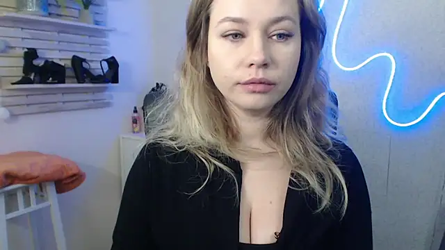 holly xglam online show from 01.15.25