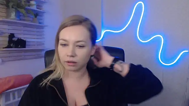 holly xglam online show from 01.17.25