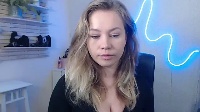 holly xglam online show from 01.29.25