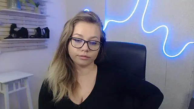 holly xglam online show from 01.29.25