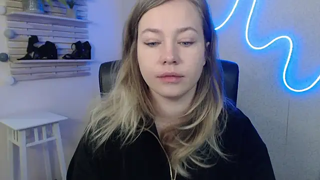 holly xglam online show from 02.05.25