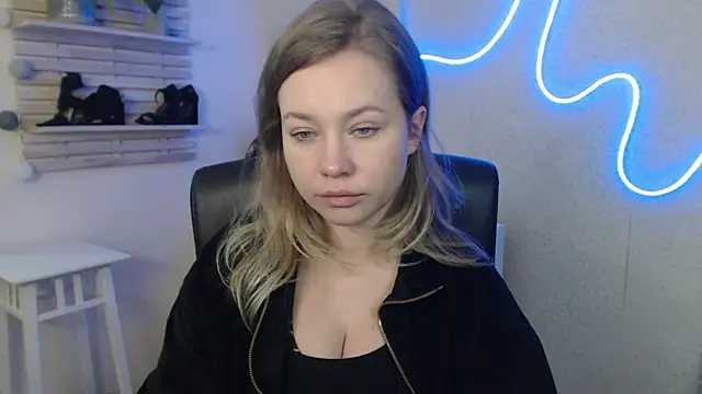 holly xglam online show from 02.05.25