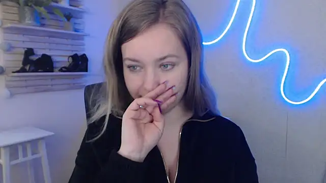 holly xglam online show from 02.05.25