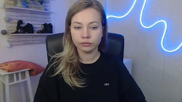 holly xglam online show from 02.06.25