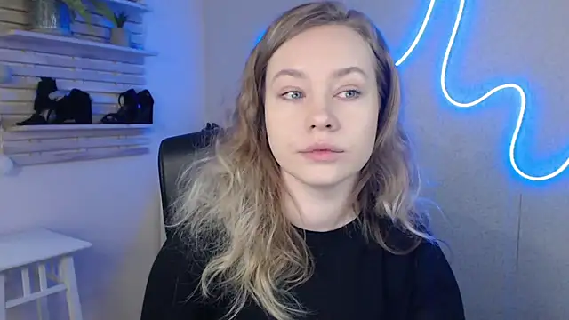 holly xglam online show from 02.11.25