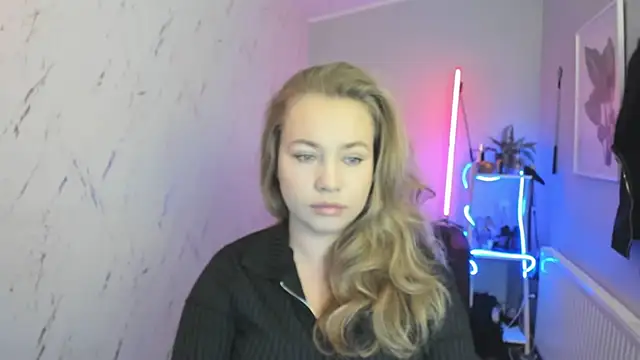 holly xglam online show from 10.15.25