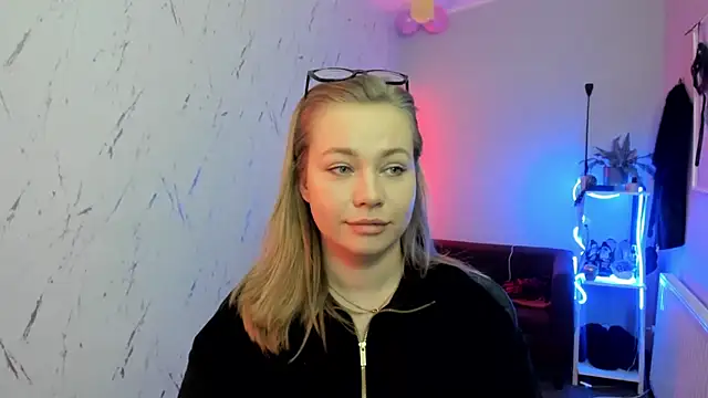 holly xglam online show from 02.03.26