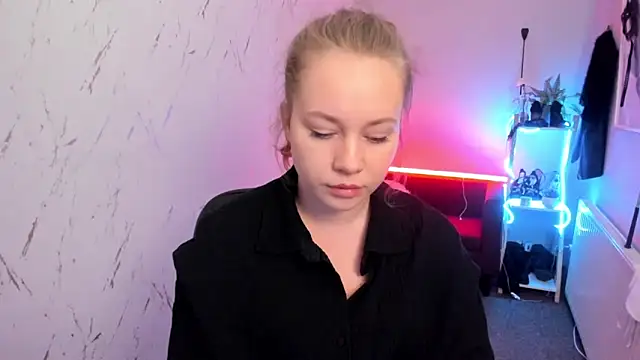 holly xglam online show from 04.09.26