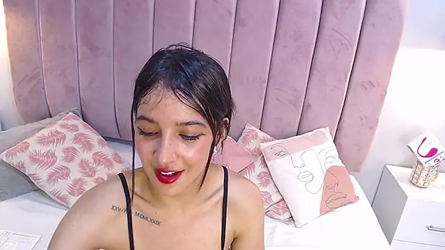 Snapshot of LeenaBrown chatting on 01.30.25 LeenaBrown online show from 01.30.25