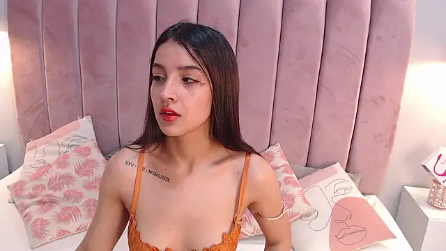 Snapshot of LeenaBrown chatting on 02.04.25 LeenaBrown online show from 02.04.25