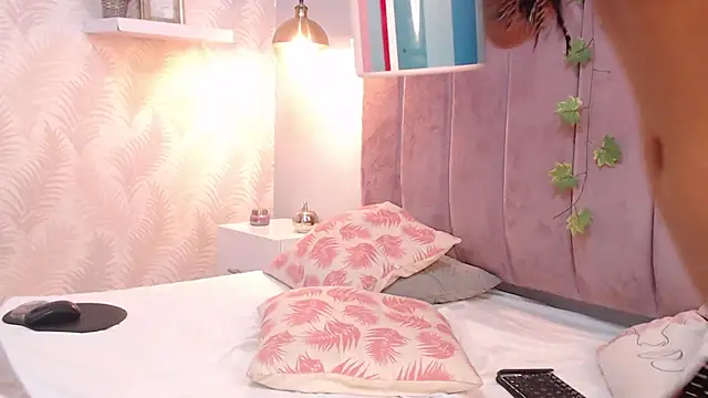 Snapshot of LeenaBrown chatting on 02.22.25 LeenaBrown online show from 02.22.25