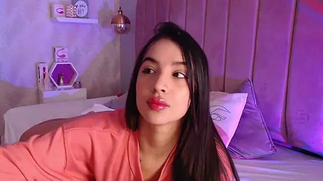 Snapshot of LeenaBrown chatting on 09.17.25 LeenaBrown online show from 09.17.25
