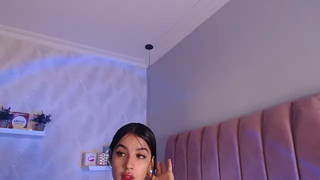 Snapshot of LeenaBrown chatting on 09.23.25 LeenaBrown online show from 09.23.25