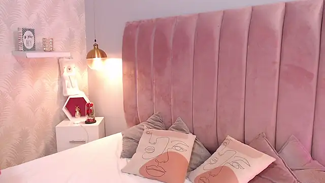 LeenaBrown online show from 04.17.26