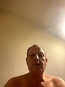 Snapshot of chubbybear2cum chatting on 09.18.25 chubbybear2cum online show from 09.18.25