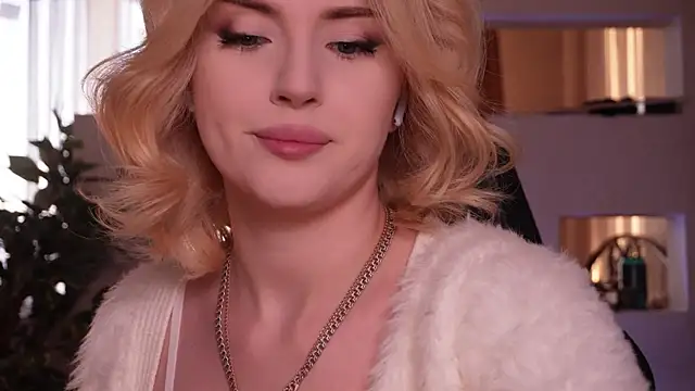 Chriss Fox online show from 04.12.26