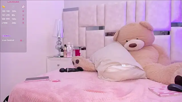 Miagiorgia  online show from 12.21.24