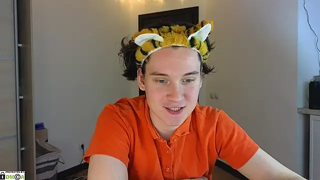 Snapshot of MoreRealAlex chatting on 02.10.25 MoreRealAlex online show from 02.10.25