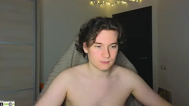 Snapshot of MoreRealAlex chatting on 09.28.25 MoreRealAlex online show from 09.28.25