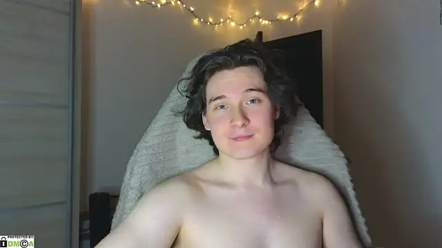 Snapshot of MoreRealAlex chatting on 10.02.25 MoreRealAlex online show from 10.02.25