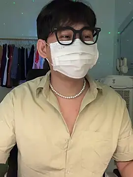 Snapshot of MinhTuanLive chatting on 03.20.25 MinhTuanLive online show from 03.20.25