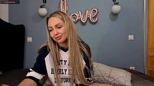 Snapshot of AnnaMaee chatting on 03.01.25 AnnaMaee online show from 03.01.25