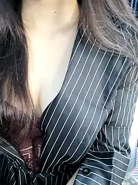 Snapshot of _Linez_ chatting on 09.27.25  Linez  online show from 09.27.25