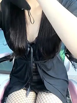 Snapshot of _Linez_ chatting on 10.11.25  Linez  online show from 10.11.25