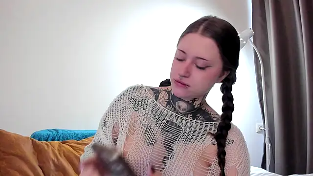 Snapshot of vergillhell chatting on 10.07.25 vergillhell online show from 10.07.25