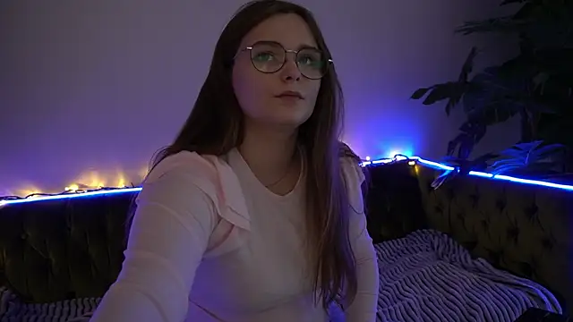 MagicPeachh  online show from 12.16.24