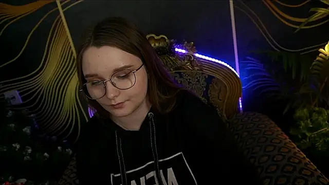 MagicPeachh  online show from 01.17.25