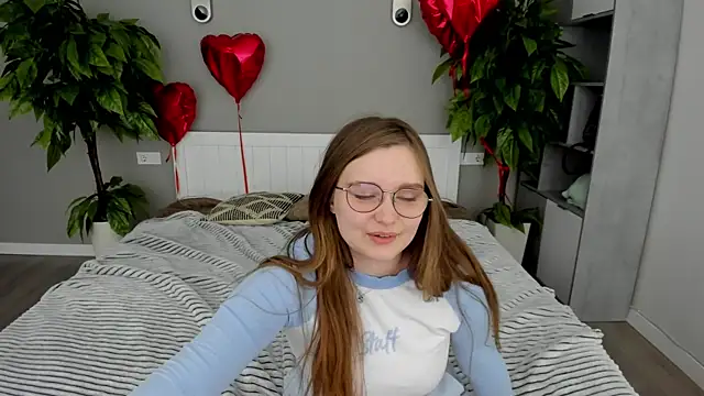 MagicPeachh  online show from 03.17.25