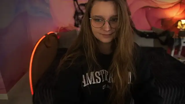 MagicPeachh  online show from 10.21.25