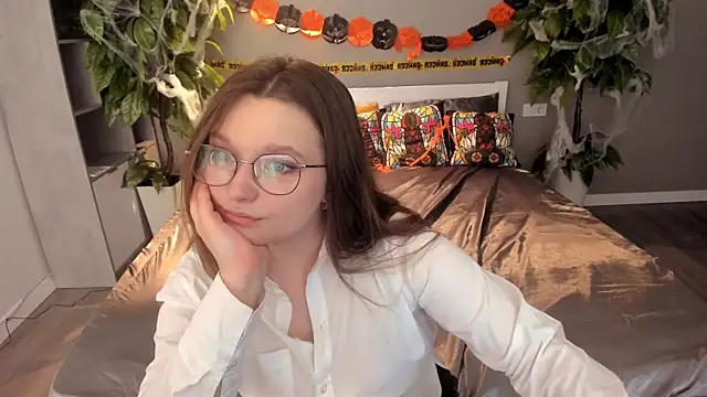 MagicPeachh  online show from 10.30.25