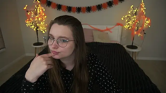 MagicPeachh  online show from 10.31.25