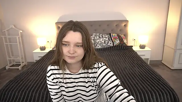Snapshot of MagicPeachh_ chatting on 06.17.26 MagicPeachh online show from 06.17.26