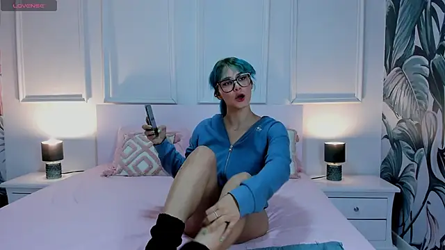 Ramona Flower online show from 12.15.25