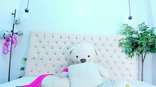 Victoria Coleman online show from 11.24.25