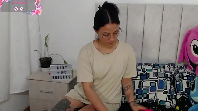 Snapshot of anny_roberts chatting on 10.18.25 anny roberts online show from 10.18.25