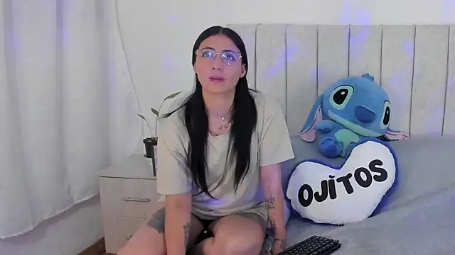 Snapshot of anny_roberts chatting on 12.16.25 anny roberts online show from 12.16.25