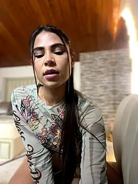 HaileyBaldwin online show from 12.01.24