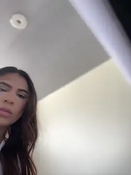 HaileyBaldwin online show from 12.11.24