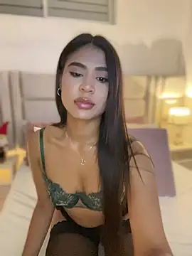 HaileyBaldwin online show from 12.13.24