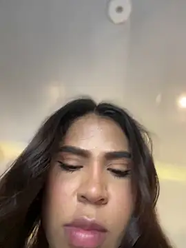 HaileyBaldwin online show from 12.15.24