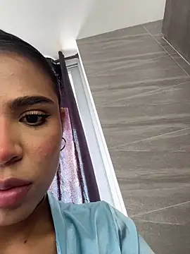 HaileyBaldwin online show from 12.26.24