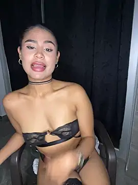 HaileyBaldwin online show from 12.27.24