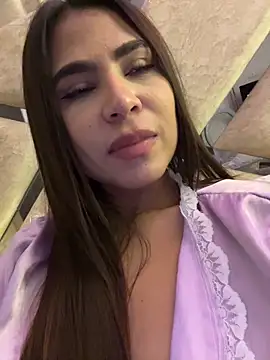 HaileyBaldwin online show from 12.30.24