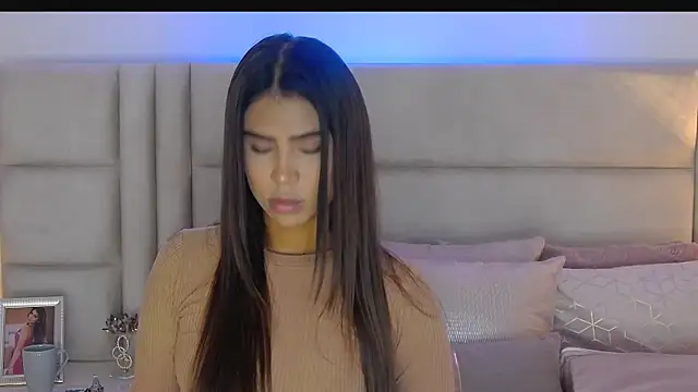 HaileyBaldwin online show from 02.02.25