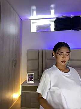 HaileyBaldwin online show from 02.06.25