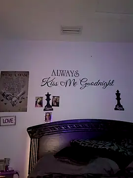 Snapshot of DeeLight124 chatting on 10.06.25 DeeLight124 online show from 10.06.25